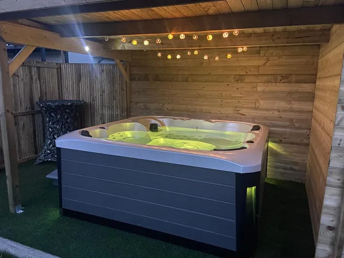 Chalet para 6 personas, con jacuzzi y jardín - 1