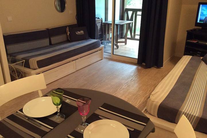 Appartement entier, 2p-Deauville - Res. du golf - Proche mer et golf Barrière .  Wifi illimité in Deauville, Région de Lisieux