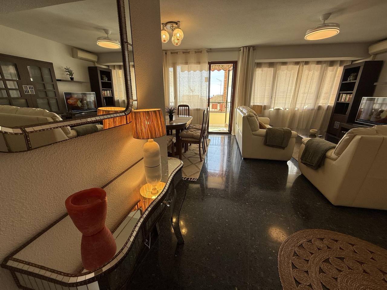 Appartement de vacances entier, Appartement 3 chambres Centre Alicante à 2mn Plage Postiguet avec terrasse in Raval Roig, Alicante