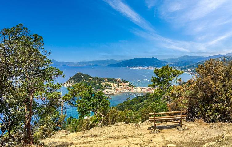Apartamento vacacional entero, Retiro junto a la playa con terraza y aire acondicionado in Lavagna, Lavagna Municipio