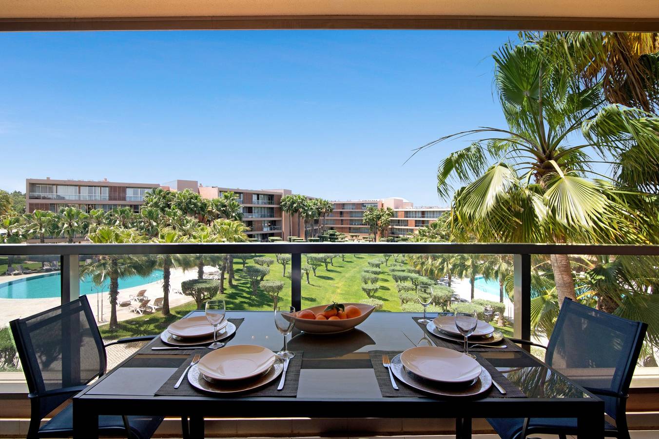 Entire apartment, 'Apartment Herdade dos Salgados' close to the Beach with Shared Pool & Wi-Fi in Guia, Faro District