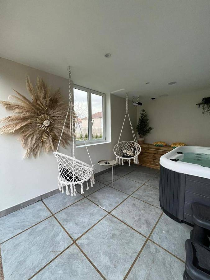 Location de vacances pour 10 personnes, avec balcon et jacuzzi à Luxeuil-les-Bains - 3