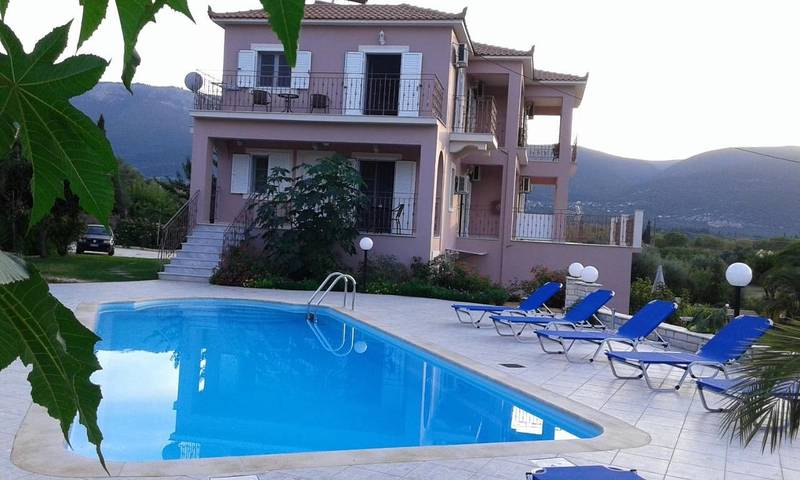 Ferienwohnung für 2 Personen, mit Garten und Pool sowie Seeblick und Ausblick, kinderfreundlich