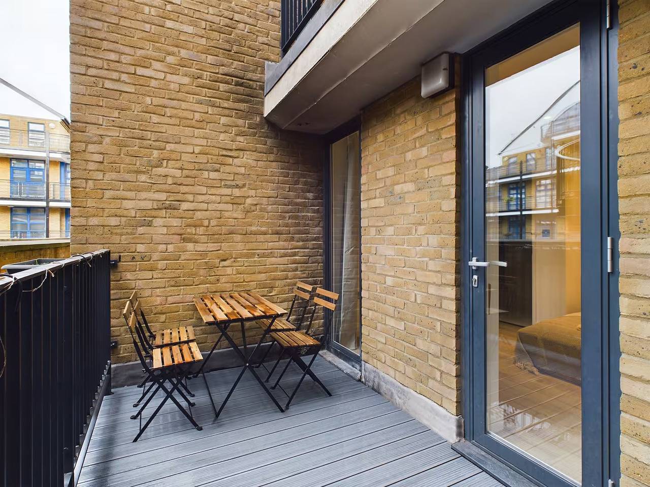 Entire apartment, Modern 4Bed 3Bath Balcony Apartment in Shoreditch - Pass the Keys in Bethnal Green, London