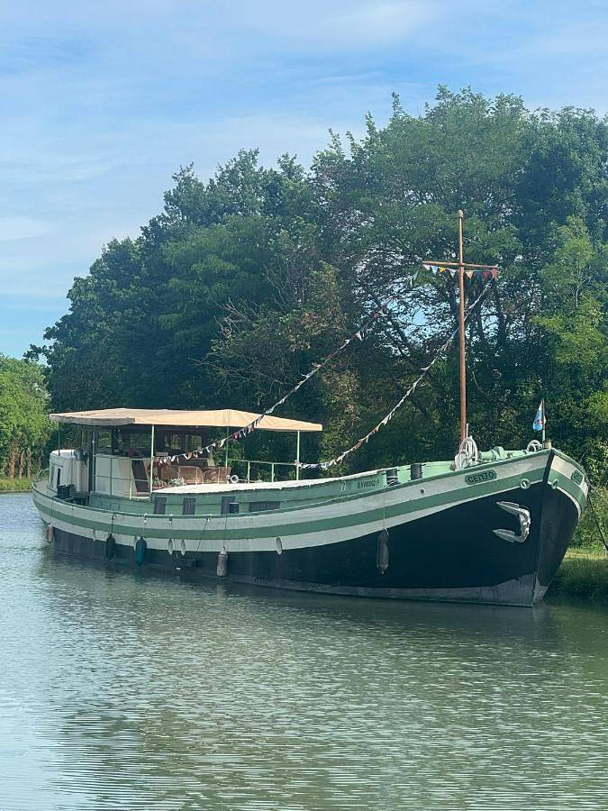 Bateau pour 2 personnes, avec vue et terrasse à Castelsarrasin