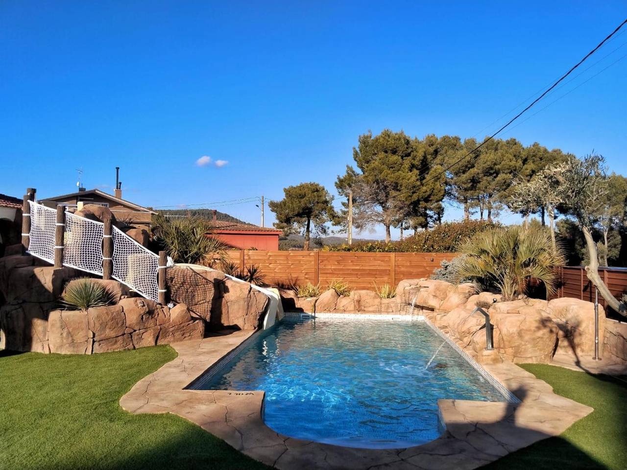 „Casa Reina“ – Villa mit großer Themen-Poollandschaft und Wasserrutschen in Castellnou de Bages, Pla de Bages DO