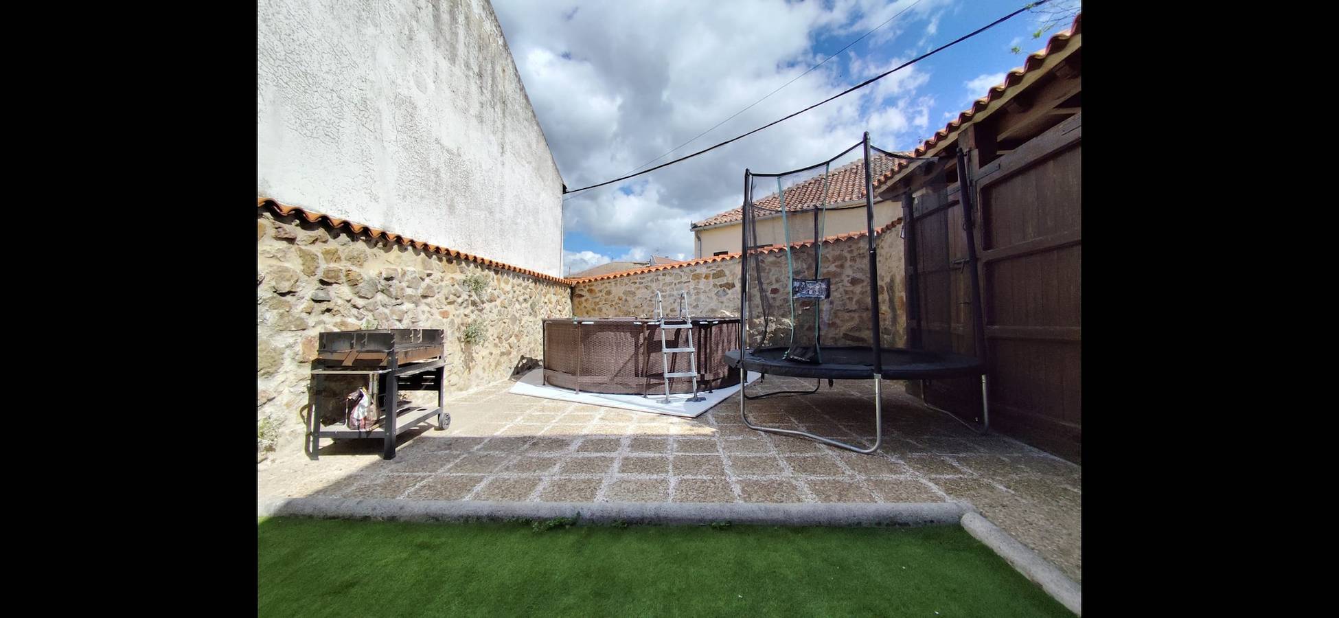 Casa de vacaciones 'La Casa Del Médico' con vistas a la montaña, piscina privada y Wi-Fi in Estación de esquí de La Pinilla, Cerezo de Abajo