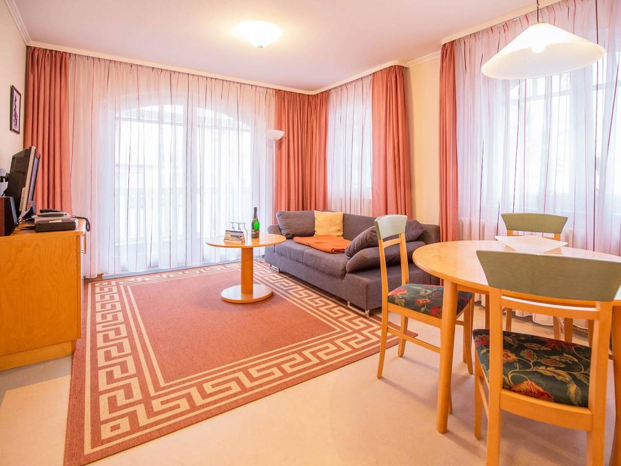 Entire apartment, Strandvillen Binz Ferienwohnung mit 1 Schlafzimmer und Balkon (Ah/564) in Ostseebad Binz, Binz