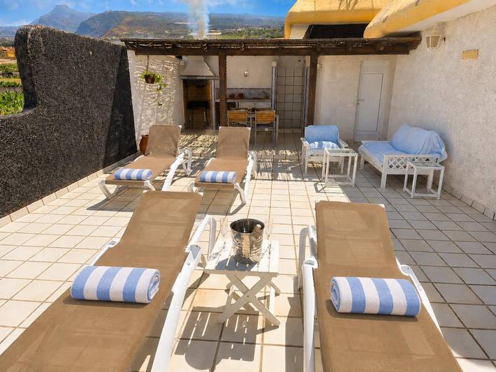 Apartamento entero, Apartamento con terraza y vista al mar en Playa de la Arena in Cueva del Polvo, Guía de Isora