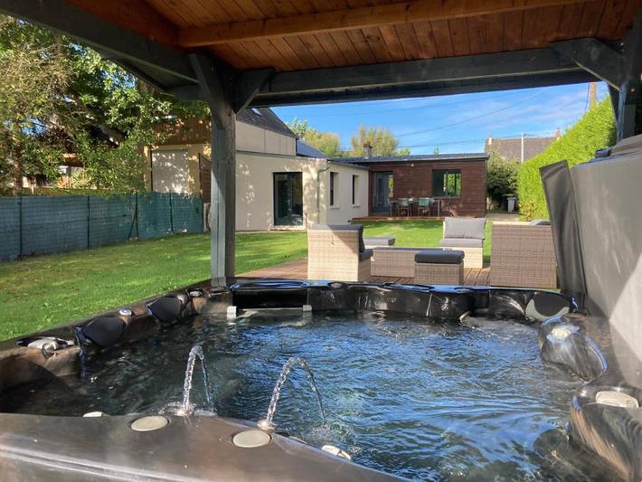 Location de vacances pour 5 personnes, avec vue ainsi que jardin et vue sur le lac à Hédé-Bazouges