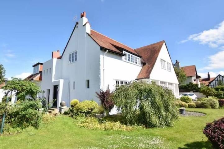 Holiday rental for 10 people, with terrace in Troon