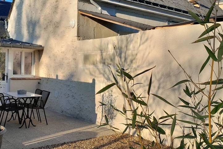 Gîte pour 4 personnes, avec jardin à Neuvy-le-Roi