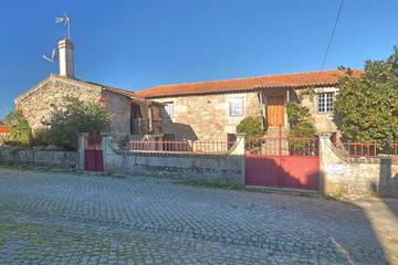 Maison de campagne pour 10 personnes, avec jardin dans Penalva do Castelo