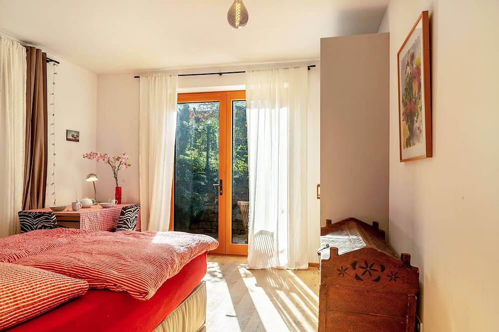 Entire apartment, Studio Apartment \"Escape To The Lake\" with Private Terrace & Wi-Fi in Inning am Ammersee, Ammersee