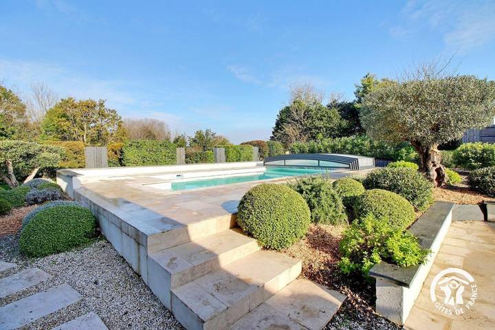 Gîte pour 10 personnes, avec terrasse ainsi que jardin et piscine à Larmor-Baden - 3