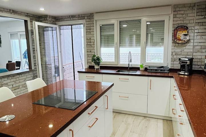 Holiday home for 8 people, with balcony and hot tub - 1