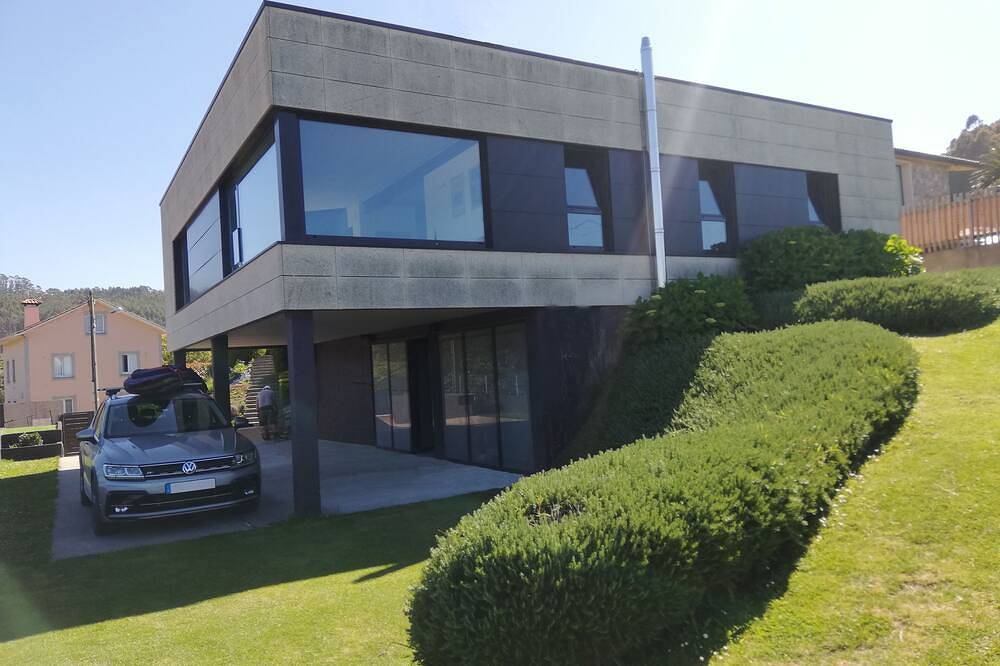Casa de diseño con vistas a la playa de Pantín in Valdoviño, Costa de Galicia