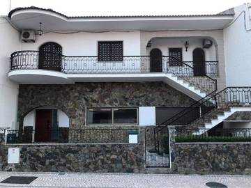 Gîte pour 8 personnes, avec vue et terrasse dans 
