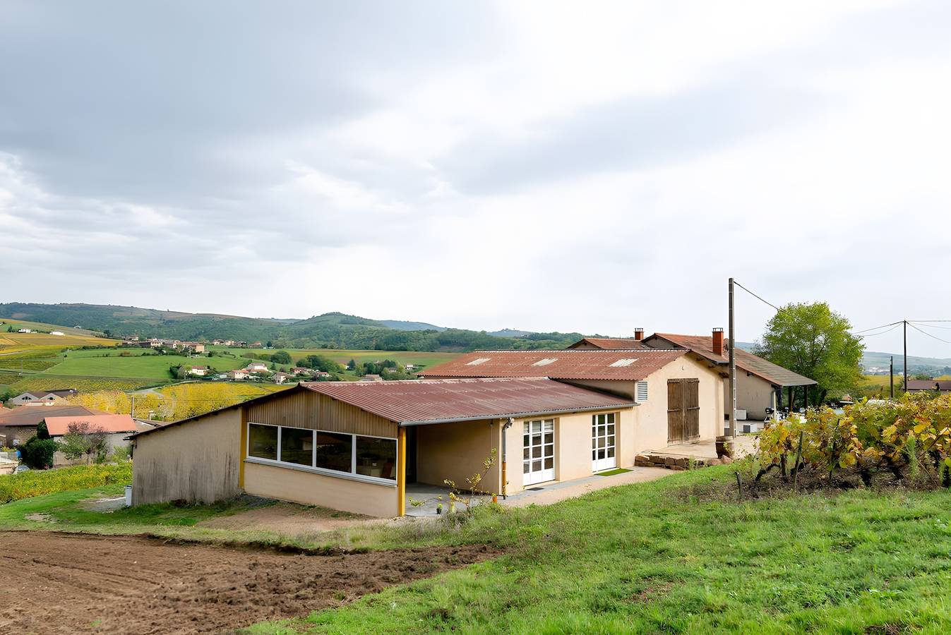 Ganzes Studio, Studio 'Domaine De La Chambarde' mit Bergblick, Wlan und Klimaanlage in Létra, Beaujolais