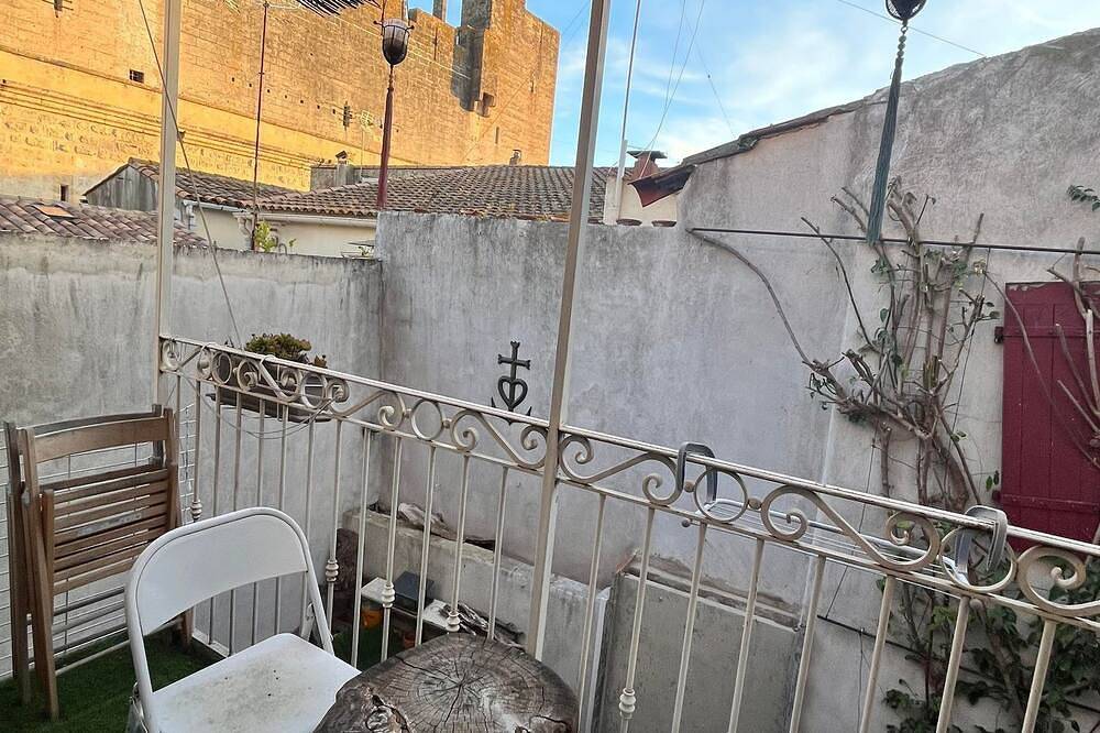 Appartement entier, Intra-muros- Appartement Avec Balcon et Carte Parking in Aigues-Mortes, Côte d'Améthyste