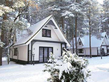 Ferienpark für 4 Personen, mit Pool und Terrasse sowie Garten und Sauna, mit Haustier in Mecklenburgische Seenplatte
