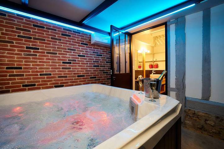 Gîte pour 4 personnes, avec jacuzzi ainsi que terrasse et jardin à Le Hanouard