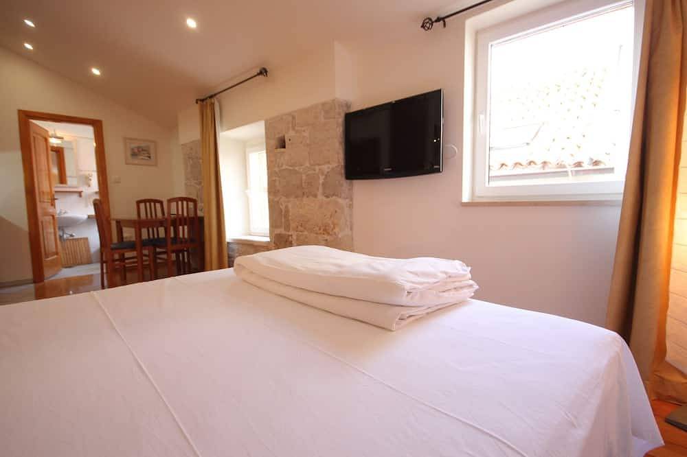 Ganze Wohnung, Studio Appartement am Strand Komiza, Vis (As-3035-e) in Komiza, Vis