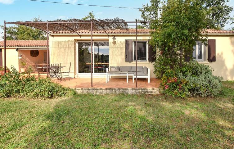 Maison de vacances pour 6 personnes, avec vue et piscine ainsi que terrasse et jardin à Apt