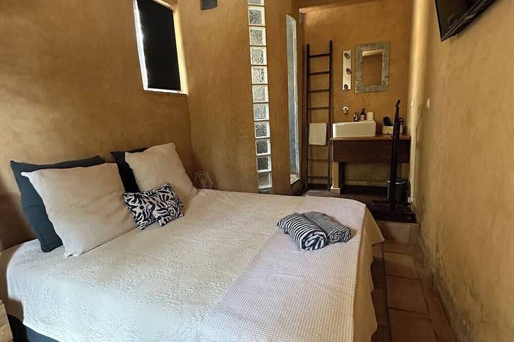Charming farmhouse in Provence, rock-side pool, ideal for large families in Beaumes-de-Venise, Vaucluse