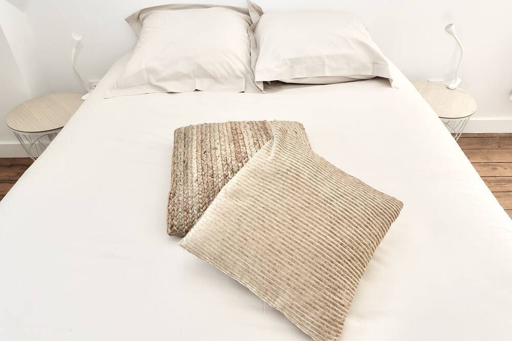 Apartamento entero, Napoléon Gare 7 ★ T2 ★ Dernier Etage ★ Bylocly in Pontivy, Pontivy region