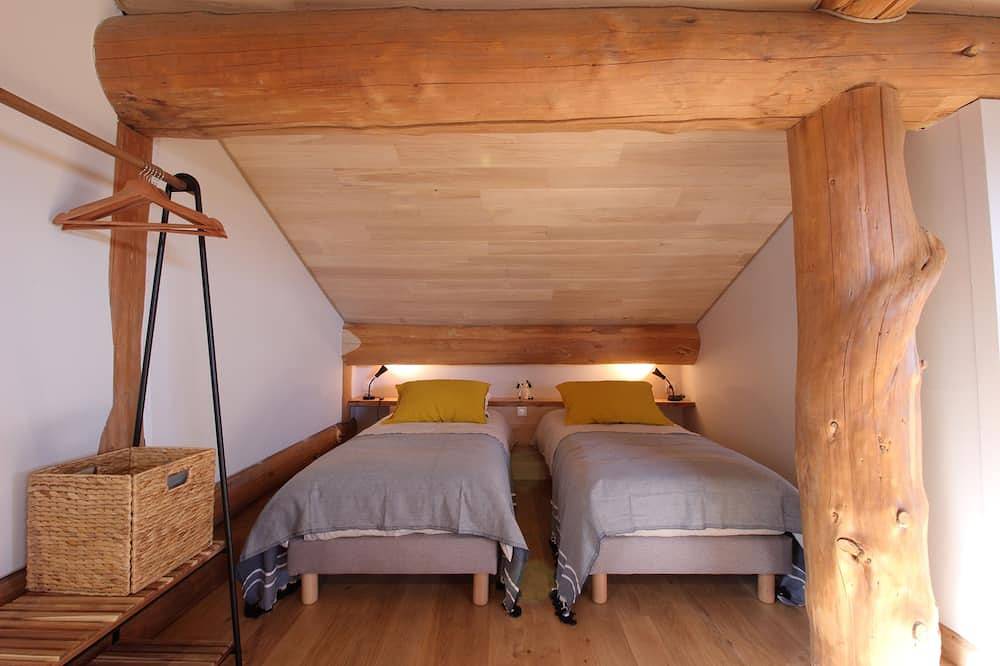 Gîte insolite en bois brut  avec Bain Nordique = nature et déconnexion in Montcuq-en-Quercy-Blanc, Quercy