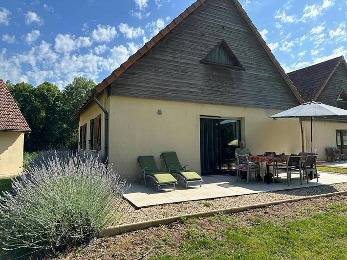 Location de vacances pour 6 personnes, avec piscine ainsi que terrasse et jardin à Lacapelle-Marival - 4