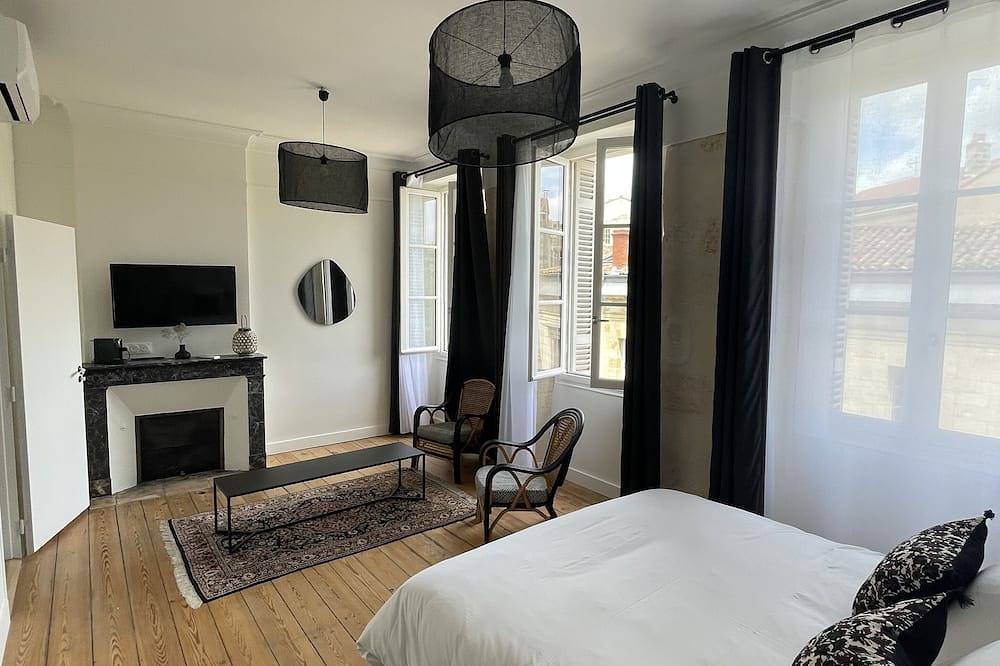 Beautiful building 250m2 + courtyard in the heart of Bordeaux in Bordeaux, Bordeaux und Umgebung
