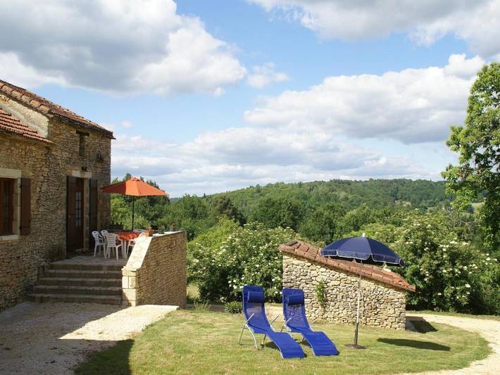 Location de vacances pour 7 personnes, avec Terrasse ainsi que Jardin et Piscine à Loubejac