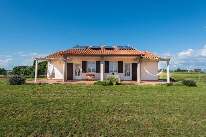 Agriturismo per 6 persone, con giardino e panorama in Piombino