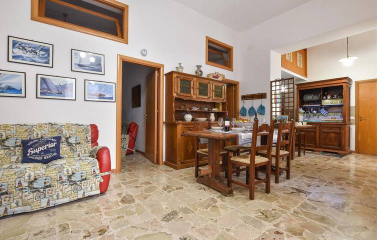Cozy 1-Bedroom Apartment near Coast & Dining with WiFi & Parking in Capaci, Palermo Province
