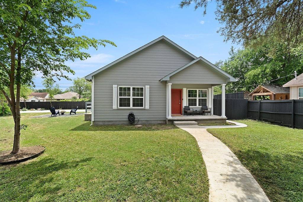 Budget-Friendly Retreat Stockyards Hottub Minigolf in Fort Worth, Tarrant County