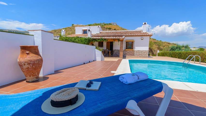 Casa rural para 4 personas, con piscina y balcón/terraza, Se admiten mascotas en Almáchar - 2