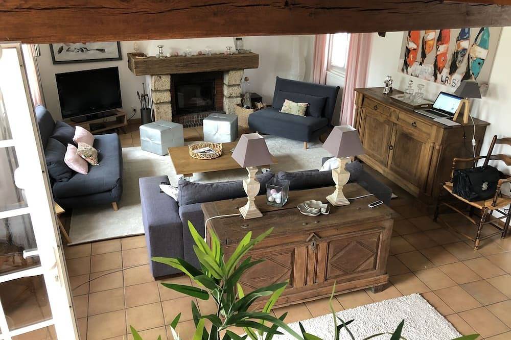Charming house in peaceful setting 5 min from Chartres. in Gasville-Oisème, Chartres region
