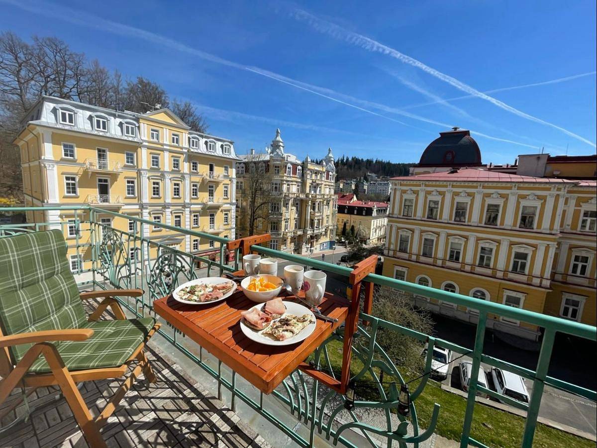 Ganze Wohnung, Balconies above colonnade in Marienbad, Karlsbad und Umgebung