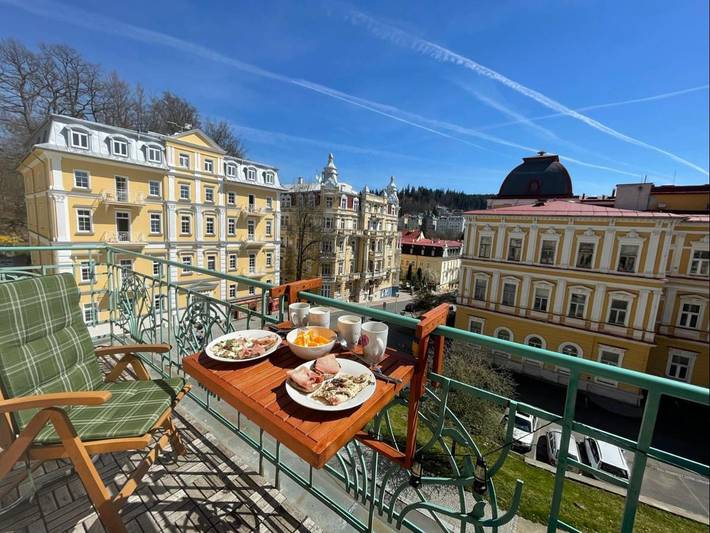Ferienwohnung für 4 Personen, mit Balkon und Terrasse sowie Ausblick in Marienbad