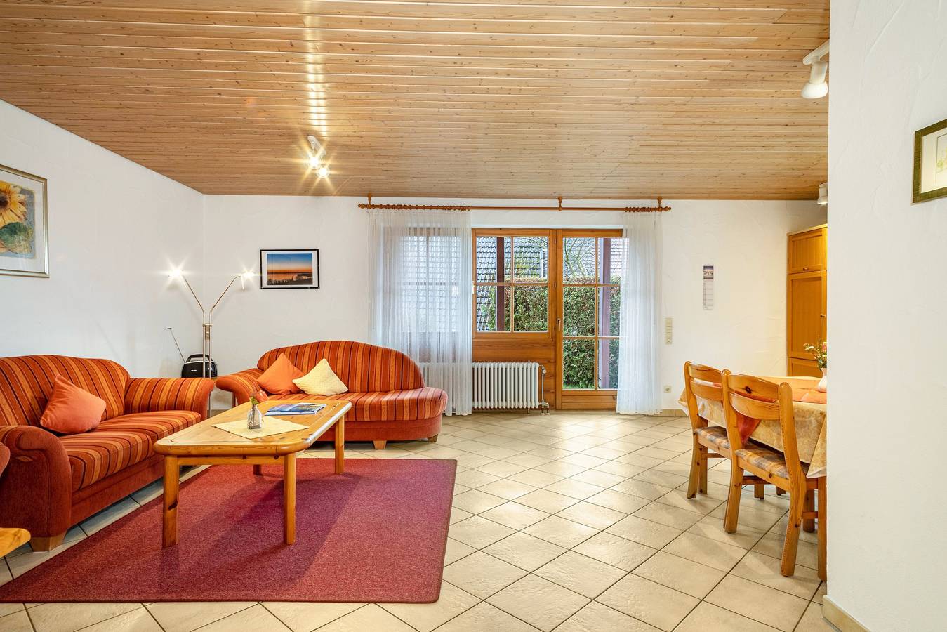 Ganze Wohnung, Ferienwohnung 1, 73qm mit privater Terrasse, Gemeinschaftsgarten und Wlan in Kressbronn am Bodensee, Region Bodensee-Oberschwaben