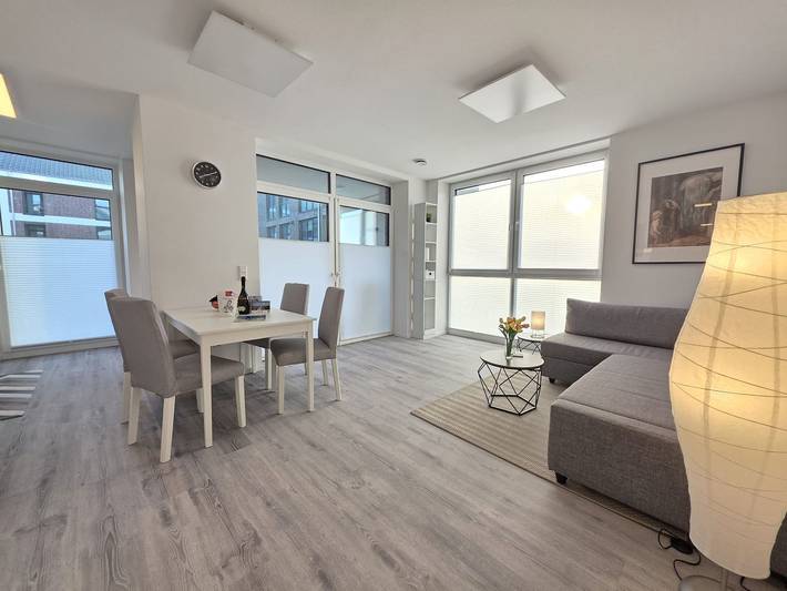Ganze Wohnung, Ferienwohnung Nordtroll - mit Terrasse und eigenem Bootssteg am Norder Tief in Norden, Norden und Umgebung