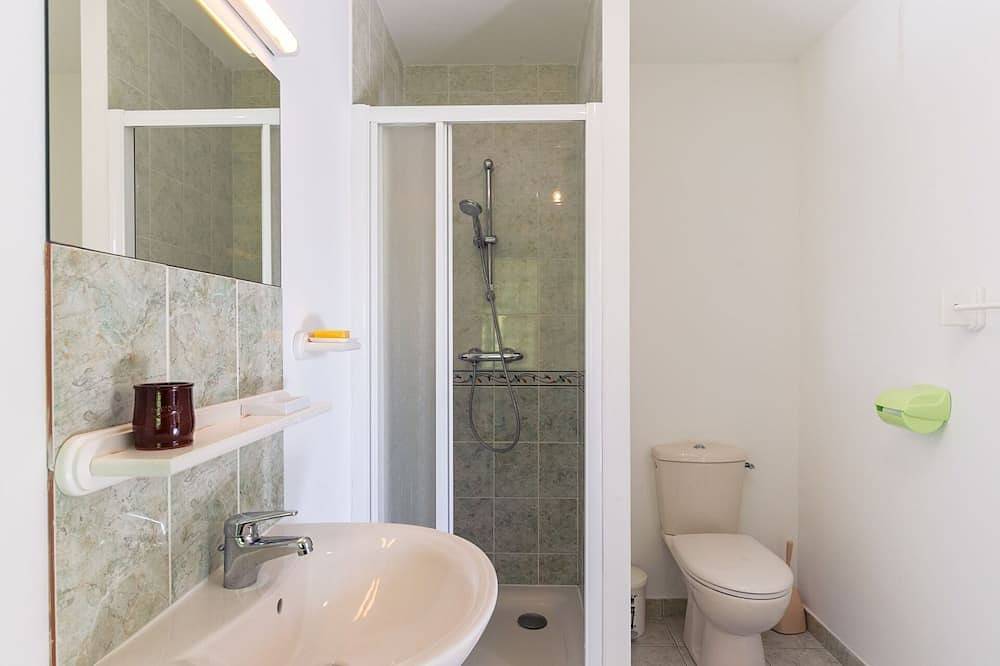 Entire apartment, Cosy apartment for 2 guests with Wifi, Tv, patio and pets allowed in Plougonvelin, Brest region