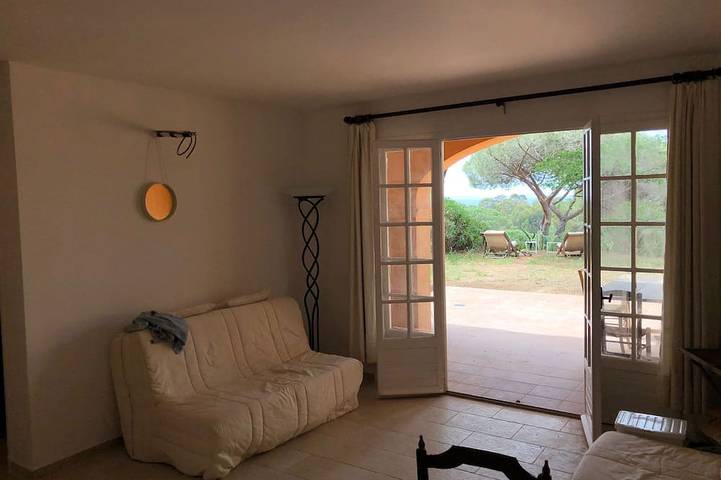 Appartement entier, Mas proche plage à l'ombre des pins parasols avec vue mer in Gigaro, La Croix-Valmer