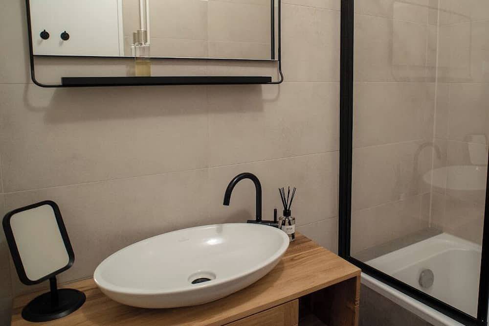 Ganze Wohnung, Cozy, modern, and newly renovated 80m2 apartment in the heart of Charlottenburg in Charlottenburg Berlin, Berlin