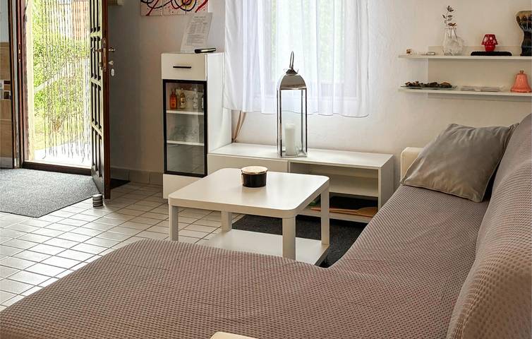 Schickes Apartment mit 1 Schlafzimmer an der Donau: WLAN, Klimaanlage, Parkplatz und Terrasse in Draž, Osijek-Baranja
