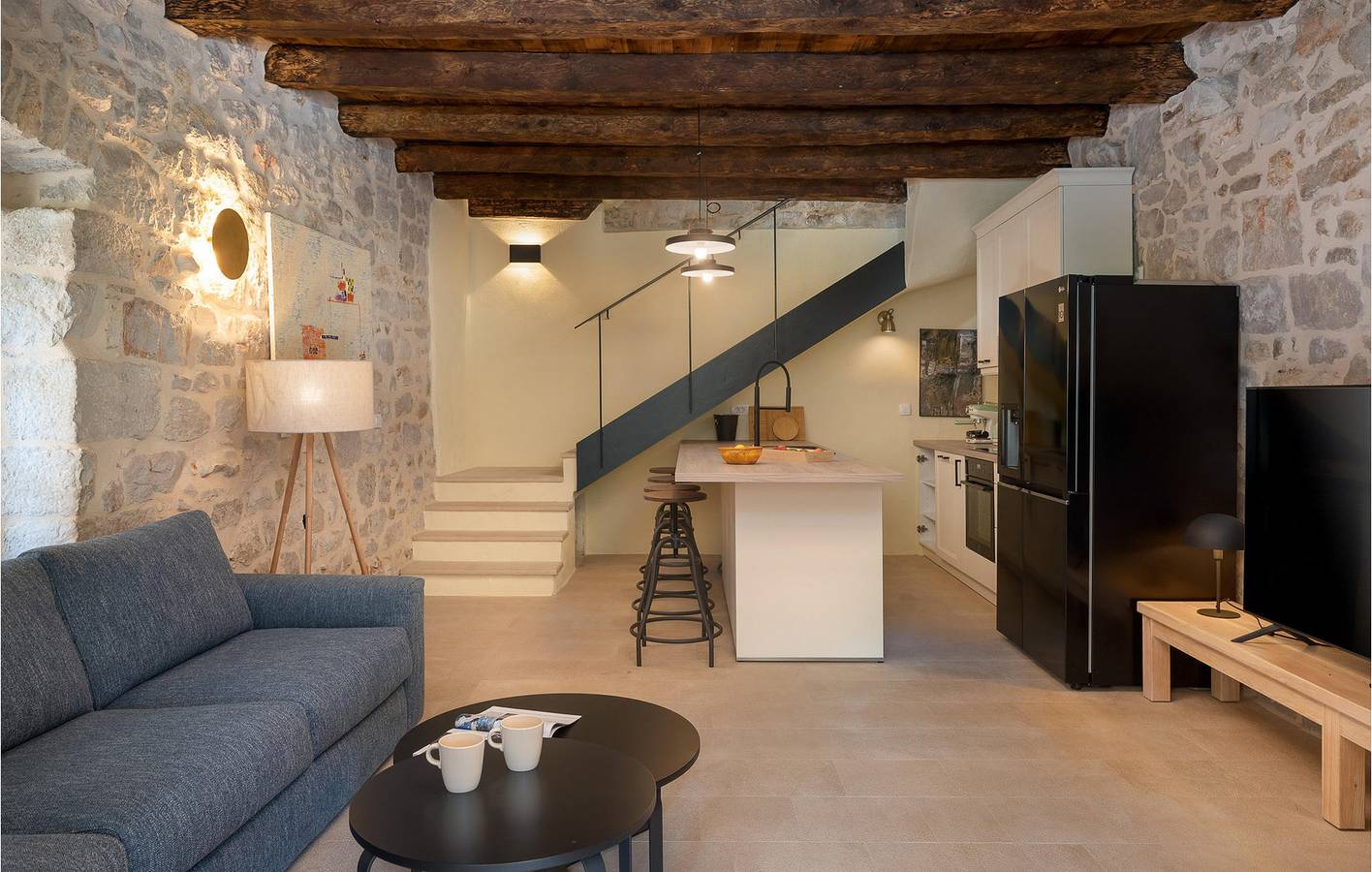 Apartment mit Meerblick, Pool, WLAN und Küche in der Nähe des Stadtzentrums von Pitve in Pitve, Hvar