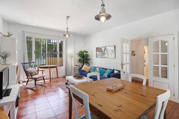 Holiday Home 'La Casa Del Puerto' with Shared Pool, Wi-Fi and Air Conditioning in Playa De Las Redes, El Puerto de Santa María
