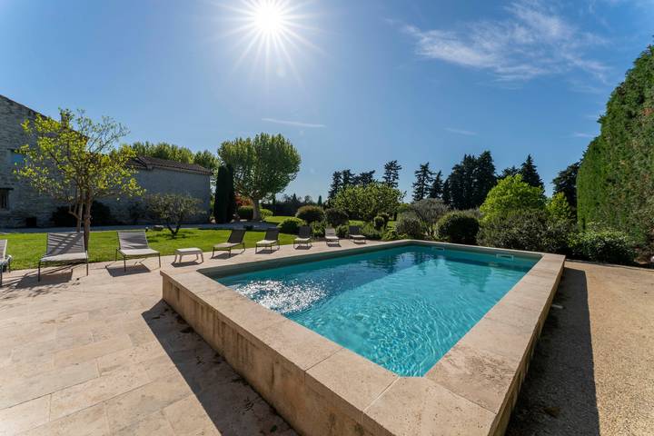 Casa de huéspedes 'Mas De Charme' con piscina privada, jardín privado y Wi-Fi in Caumont-sur-Durance, Vaucluse